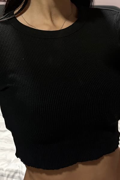 Long sleeve black crop top by Pull and Bear — pre-loved on Thrifted.mt