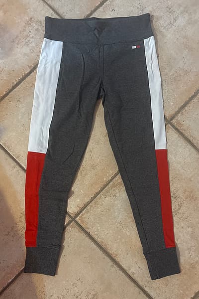 Leggings Tommy Hilfiger Sport Colourblock by Tommy Hilfiger — pre-loved on Thrifted.mt
