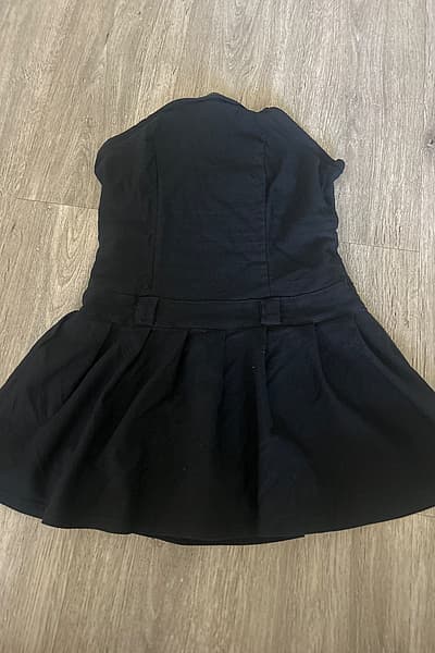 Miniabito nero senza spalline — pre-loved on Thrifted.mt