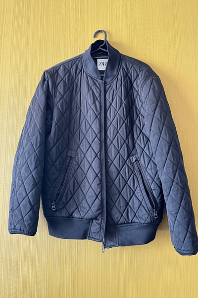 Chaqueta bomber acolchada negra by ZARA — pre-loved on Thrifted.mt
