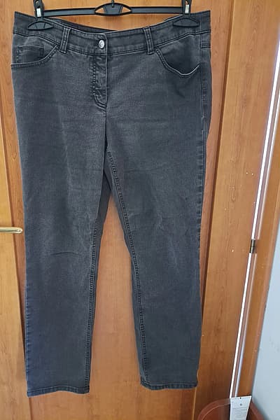 Gerry Weber Grey Straight Jeans by Gerry Weber — pre-loved on Thrifted.mt