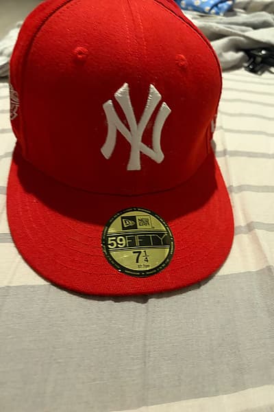 Kap tal-Baseball Aħmar ta' New Era by New Era — pre-loved on Thrifted.mt