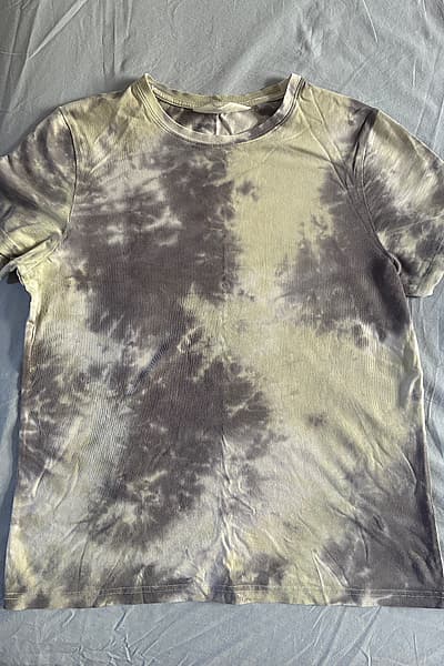 Camisola Tie-Dye da H&M by H&M — pre-loved on Thrifted.mt
