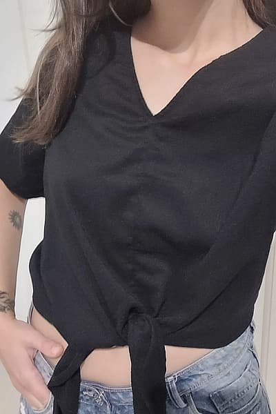 Top iswed b'rabta fuq quddiem by Esmara — pre-loved on Thrifted.mt
