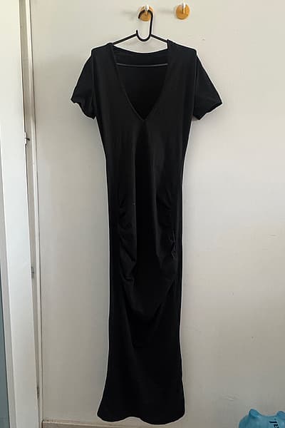 Black ruched v-neck dress — pre-loved on Thrifted.mt