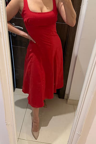 Ilbies Midi tal-Mango Aħmar by Mango — pre-loved on Thrifted.mt