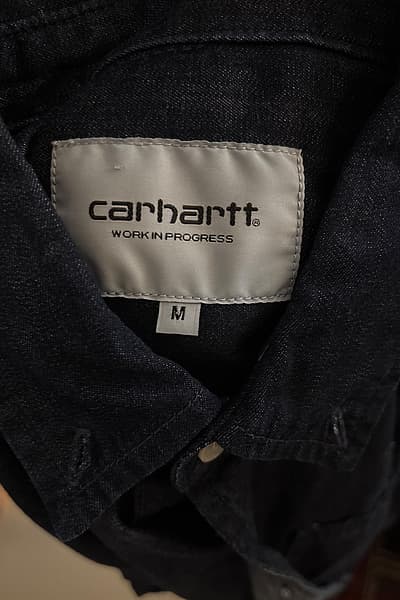 Camicia oversize in denim scuro con bottoni Carhartt by Carhartt — pre-loved on Thrifted.mt