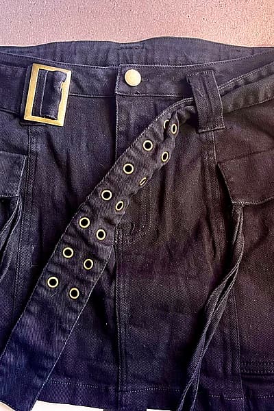 Gonna di jeans nera  by Shein — pre-loved on Thrifted.mt