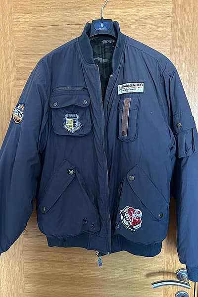 Akademiks- Ġakketta bomber Jeanius 2000s by Akademiks — pre-loved on Thrifted.mt