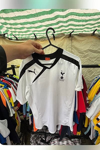 Camiseta de local del Tottenham Hotspur de la temporada 2009/10 by Puma — pre-loved on Thrifted.mt