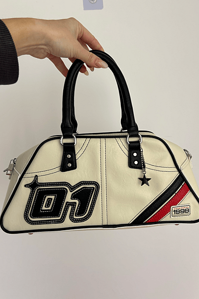 Borsa a mano Bershka in stile bowling color crema retrò by Bershka — pre-loved on Thrifted.mt