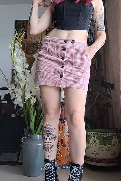 Dbielet Bershka tal-korduroj roża ċar by Bershka — pre-loved on Thrifted.mt