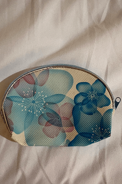 Bolsita pequeña con estampado floral — pre-loved on Thrifted.mt