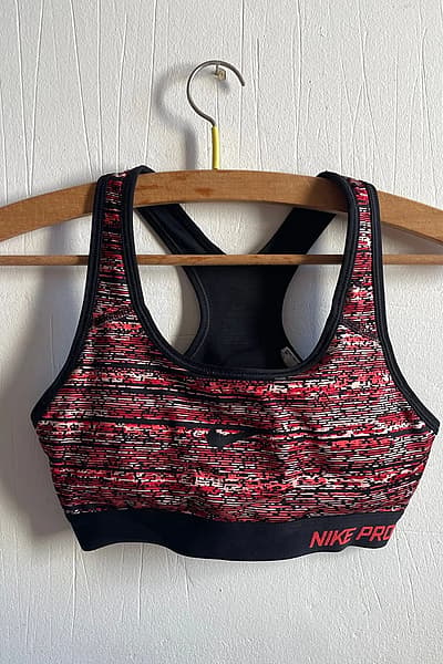 Sutiã desportivo Nike Pro by Nike — pre-loved on Thrifted.mt