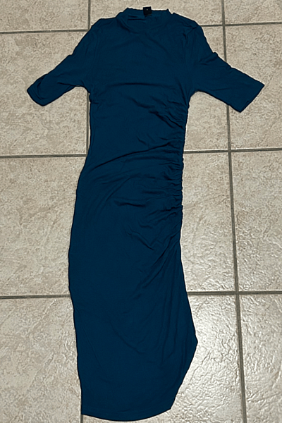 Abito aderente a tinta unita con collo alto by SHEIN — pre-loved on Thrifted.mt