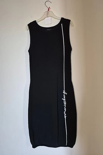 Abito nero con logo Armani Exchange by Armani Exchange — pre-loved on Thrifted.mt