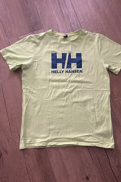 Maglietta con il logo Helly Hansen by Helly Hansen — pre-loved on Thrifted.mt