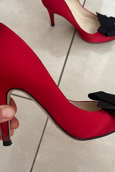 Scarpe con tacco e fiocco rosse di L.K. Bennett by L.K. Bennett — pre-loved on Thrifted.mt