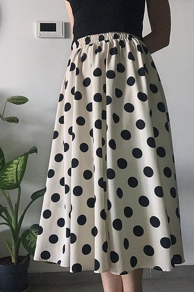 Gonna midi vintage a pois by UNF — pre-loved on Thrifted.mt