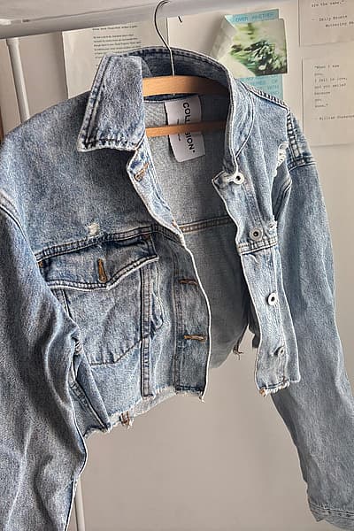 Ġakketta tad-denim maqtugħa ta' Collusion by Collusion — pre-loved on Thrifted.mt