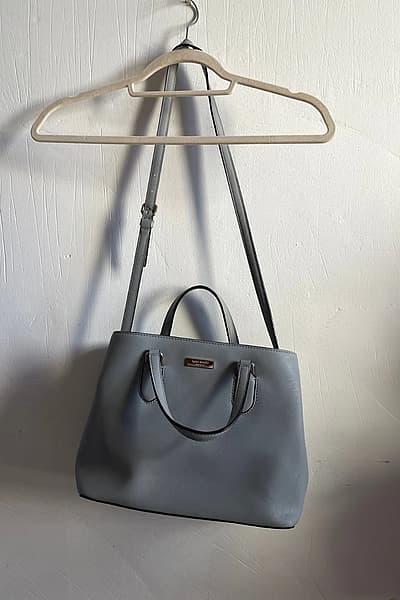 Borsa grigia di Kate Spade by Kate Spade — pre-loved on Thrifted.mt