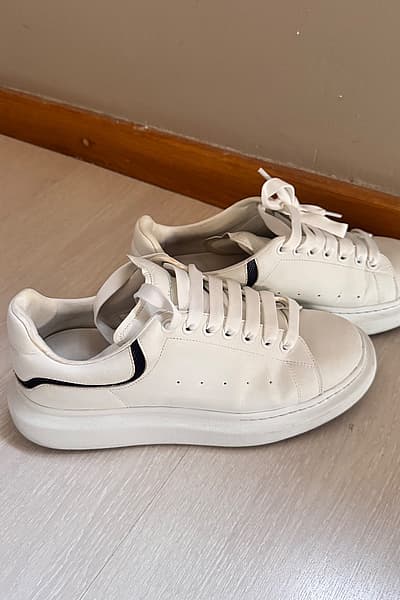 Sneakers Alexander McQueen by Alexander McQueen — pre-loved on Thrifted.mt