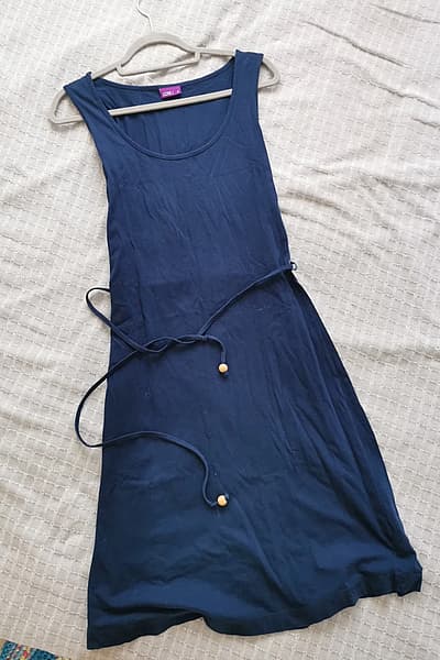Abito in cotone biologico blu navy di Living Crafts by Living Crafts — pre-loved on Thrifted.mt