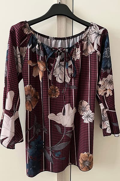 Camisa con hombros descubiertos y estampado floral — pre-loved on Thrifted.mt