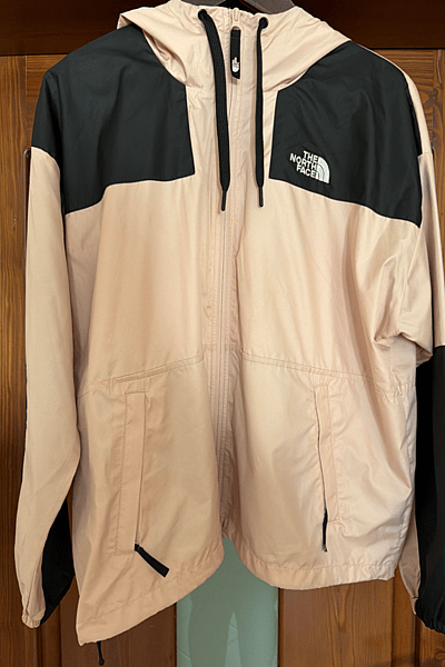 Giacca leggera con cappuccio The North Face by The North Face — pre-loved on Thrifted.mt