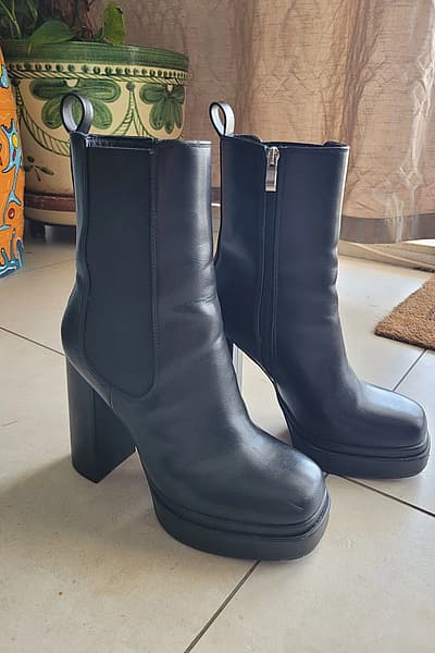 Stivali suwed b'takkuna għolja — pre-loved on Thrifted.mt