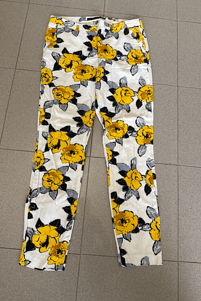 Floral Patterned Slim Trousers — pre-loved on Thrifted.mt