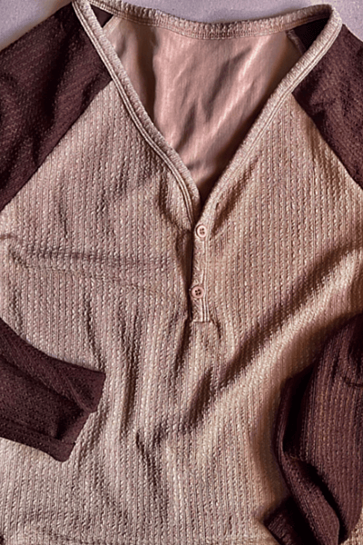 Camiseta de manga larga color café  by Asos — pre-loved on Thrifted.mt