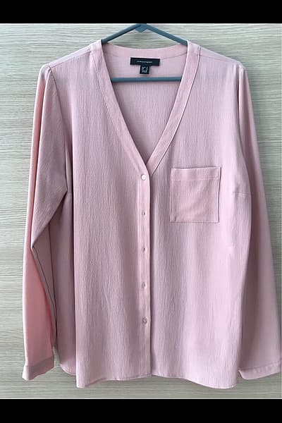 Camicetta rosa chiaro con bottoni — pre-loved on Thrifted.mt