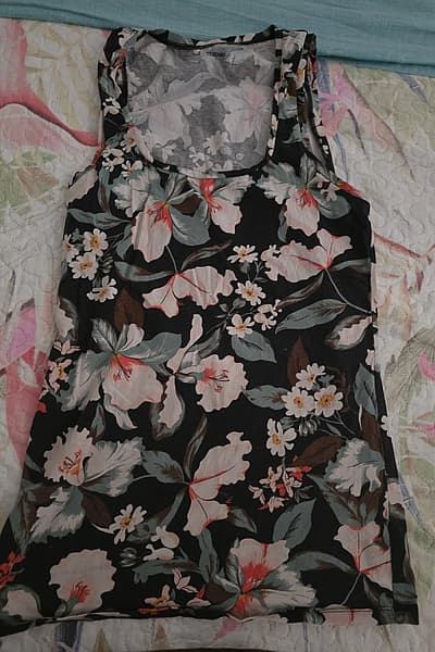 Top sin mangas con estampado floral de Tezenis by Tezenis — pre-loved on Thrifted.mt