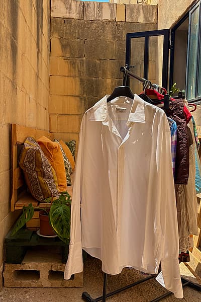 Camisa vintage de Yves Saint Laurent by Yves Saint Laurent — pre-loved on Thrifted.mt