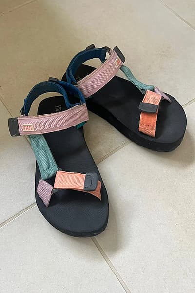 Sandlijiet tas-Sajf b'Ċinga Kulurita by ZARA — pre-loved on Thrifted.mt