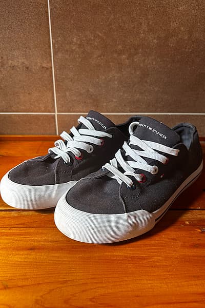 Sneakers in tela Tommy Hilfiger by Tommy Hilfiger — pre-loved on Thrifted.mt