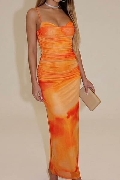 Vestido largo fruncido de color naranja by Zara — pre-loved on Thrifted.mt