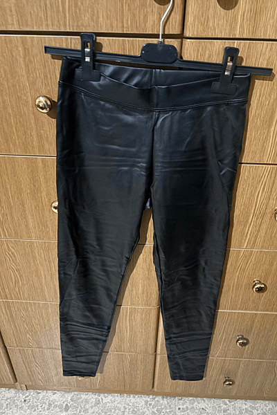 Black Faux Leather Leggings — pre-loved on Thrifted.mt