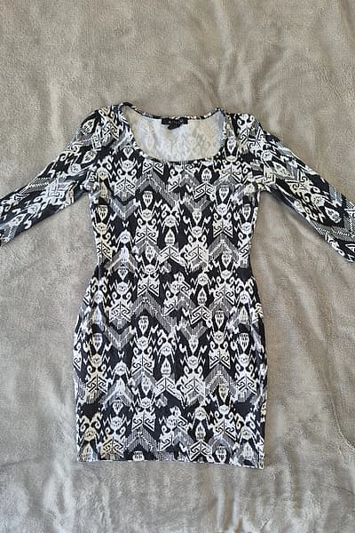Black&White Printed Bodycon Mini Dress by AMISU (New Yorker) — pre-loved on Thrifted.mt