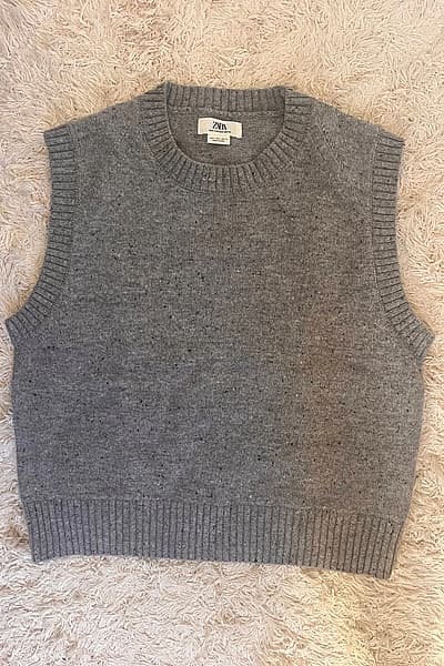 Gilet in maglia grigia di Zara, taglia L, 100% lana by Zara — pre-loved on Thrifted.mt