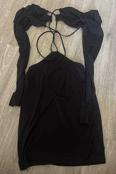 Abito nero a maniche lunghe con schiena scoperta — pre-loved on Thrifted.mt