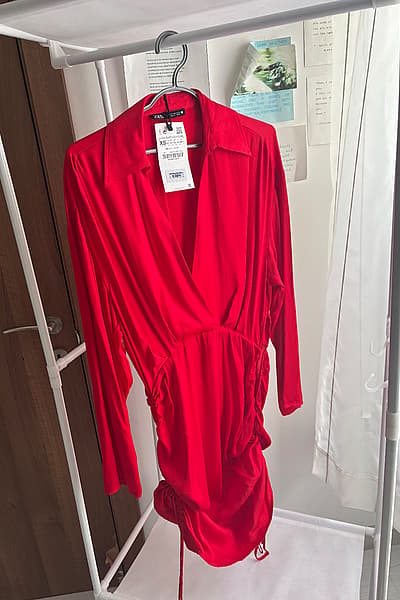 Ilbies Mini Aħmar b'Miġnun by Zara — pre-loved on Thrifted.mt