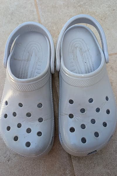 Zoccoli Crocs Classic J5 by Crocs — pre-loved on Thrifted.mt
