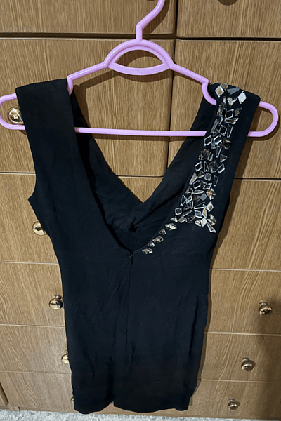 Black Embellished V-Neck Dress — pre-loved on Thrifted.mt