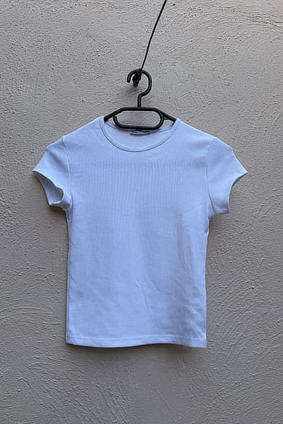 White Ribbed Short Sleeve Top by Bershka — pre-loved on Thrifted.mt