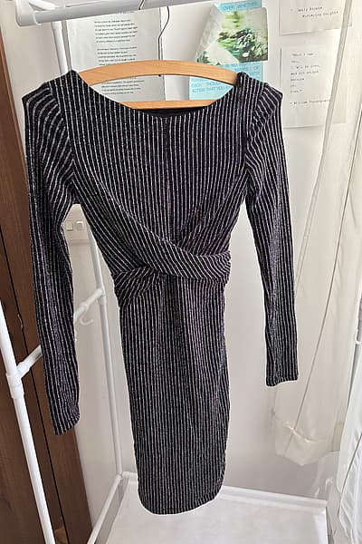 Ilbies Bodycon bi Strixxi u Glitter ta' Bershka by Bershka — pre-loved on Thrifted.mt