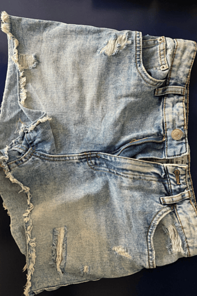 Pantaloncini in denim effetto consumato Terranova by Terranova — pre-loved on Thrifted.mt