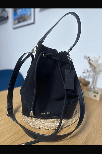 Bolso cubo negro de Paul Hewitt by Paul Hewitt — pre-loved on Thrifted.mt