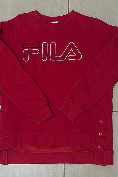 Sweatshirt Grafika Ħamra ta' Fila by Fila — pre-loved on Thrifted.mt